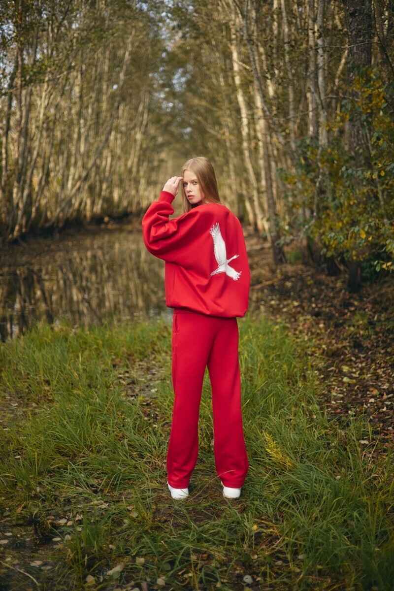 Mark Formelle предложила футболки и худи с «инопланетной атмосферой» белорусского болота. Что по ценам?