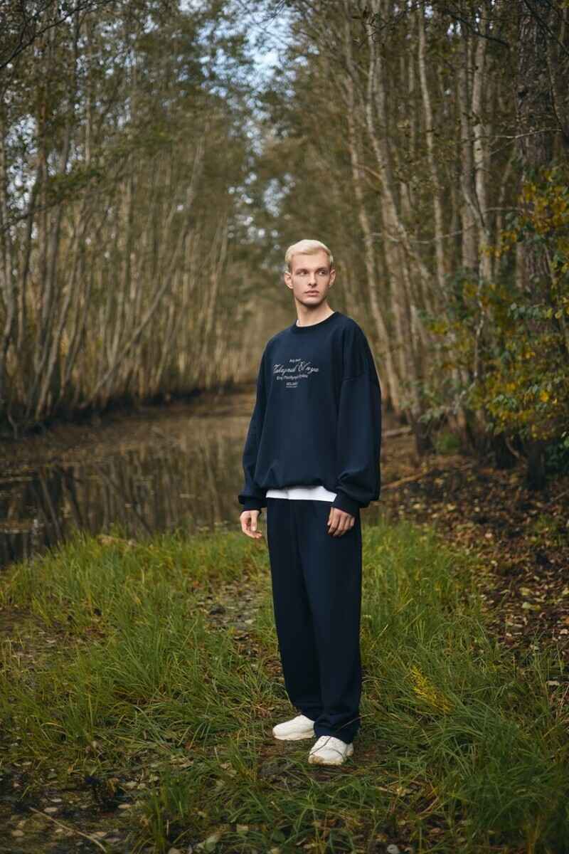 Mark Formelle предложила футболки и худи с «инопланетной атмосферой» белорусского болота. Что по ценам?