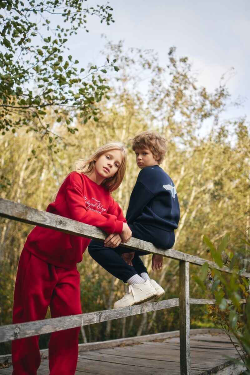 Mark Formelle предложила футболки и худи с «инопланетной атмосферой» белорусского болота. Что по ценам?