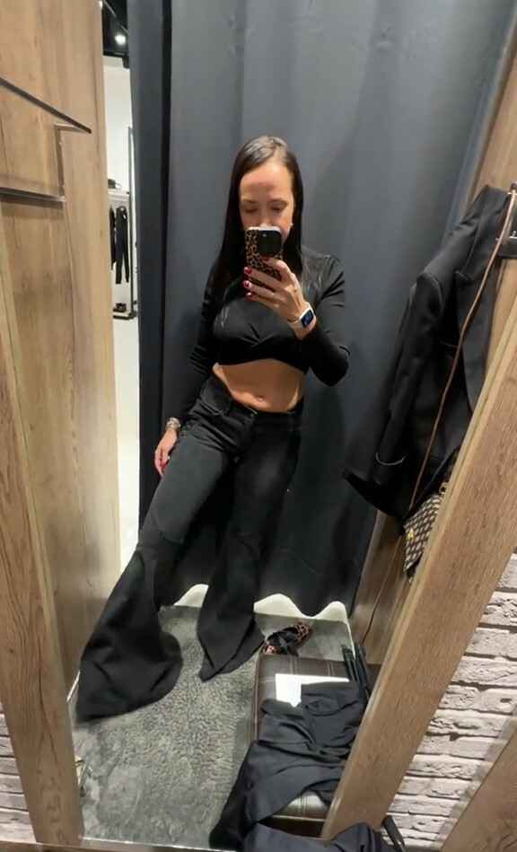 "Они с золотыми нитями?" - Белоруска показала в TikTok джинсы за 2640 рублей. У комментаторов возникли вопросы