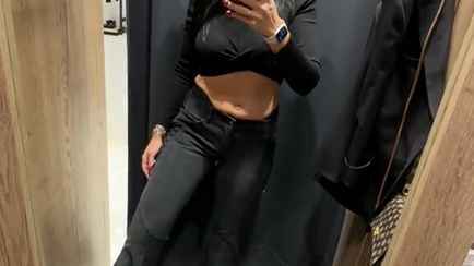 «Они с золотыми нитями?» — Белоруска показала в TikTok джинсы за 2640 рублей. У комментаторов возникли вопросы