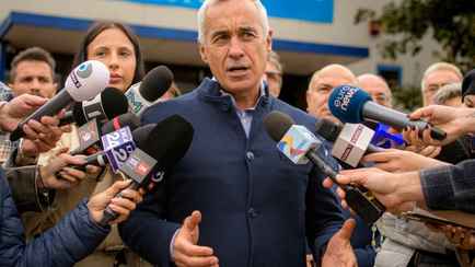 Ультраправый критик НАТО вырвался вперёд на выборах президента Румынии. Что о нём известно?