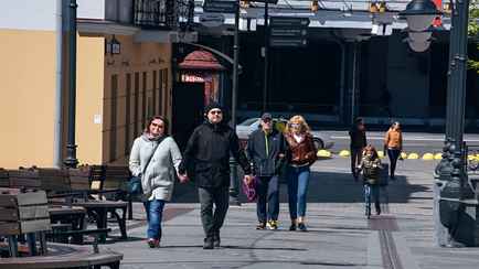 Белорусов позвали на «коллективное бесконтактное парение» на улице в Минске. Это что такое?