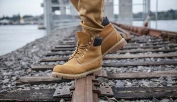 В 10 раз дешевле. БЕЛАЗ начал продавать «аналог» американских ботинок Timberland