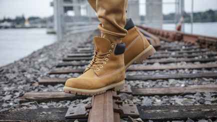 В 10 раз дешевле. БЕЛАЗ начал продавать «аналог» американских ботинок Timberland