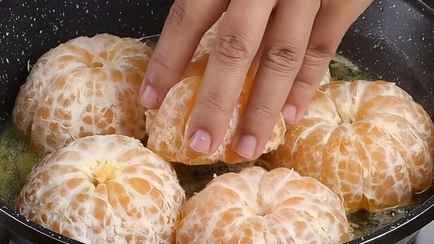 Поджарьте мандарины и залейте тестом. Этот пирог без духовки никого не оставит равнодушным