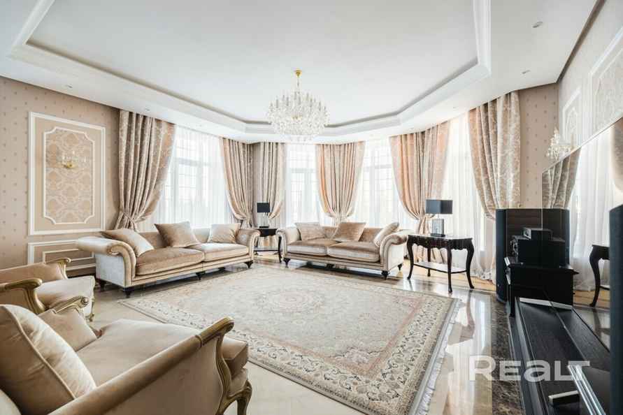 Цена — почти 4 млн долларов. Под Минском решили продать 3-этажный дом мечты. За что такие деньги?