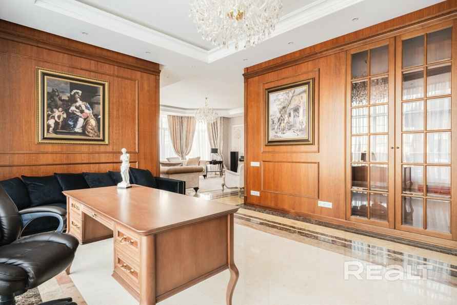 Цена — почти 4 млн долларов. Под Минском решили продать 3-этажный дом мечты. За что такие деньги?