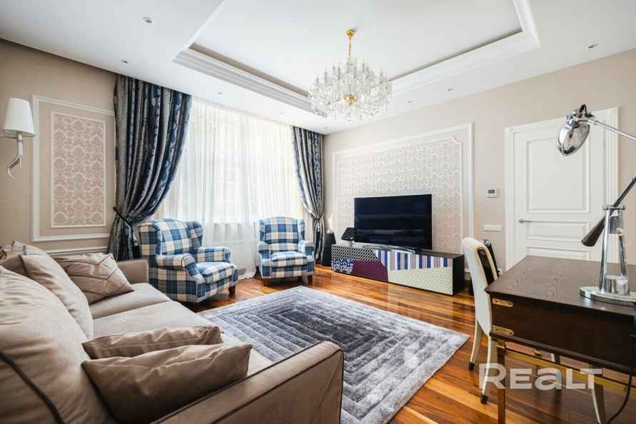 Цена — почти 4 млн долларов. Под Минском решили продать 3-этажный дом мечты. За что такие деньги?