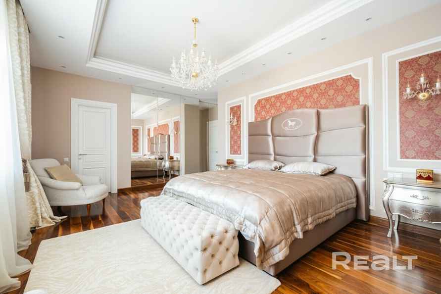 Цена — почти 4 млн долларов. Под Минском решили продать 3-этажный дом мечты. За что такие деньги?