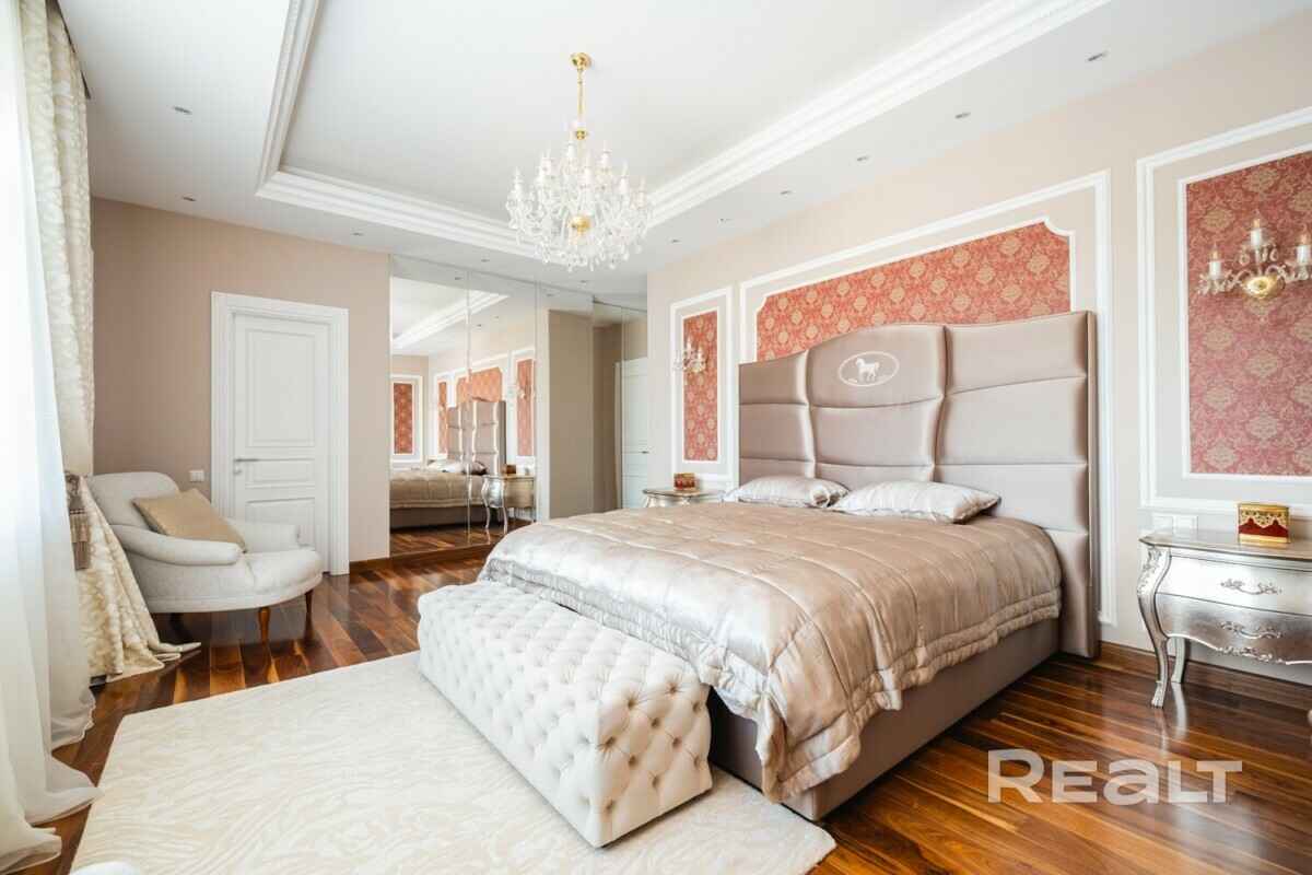 Цена — почти 4 млн долларов. Под Минском решили продать 3-этажный дом мечты. За что такие деньги?