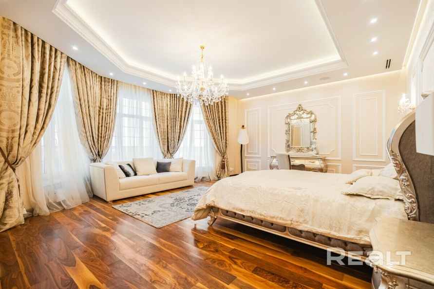 Цена — почти 4 млн долларов. Под Минском решили продать 3-этажный дом мечты. За что такие деньги?