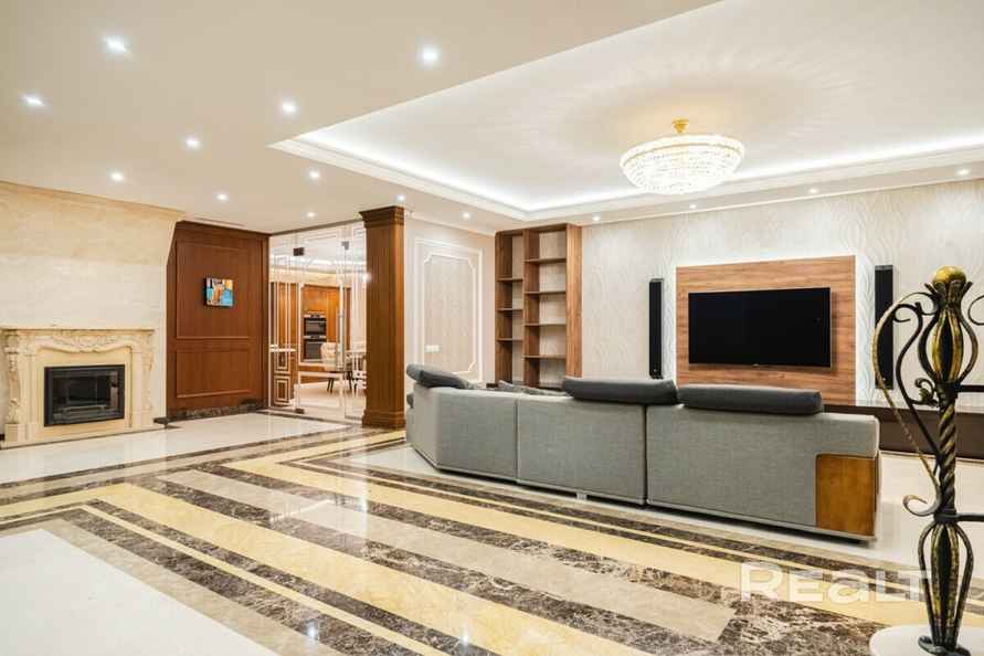 Цена — почти 4 млн долларов. Под Минском решили продать 3-этажный дом мечты. За что такие деньги?