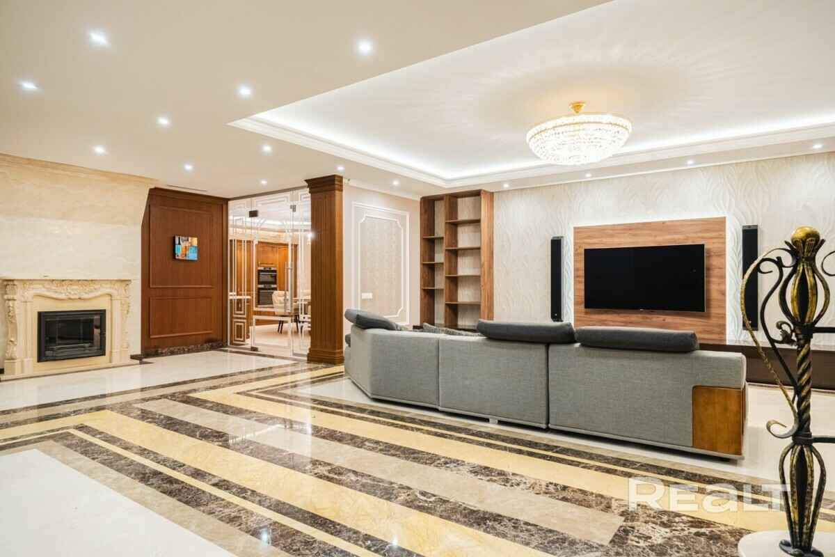 Цена — почти 4 млн долларов. Под Минском решили продать 3-этажный дом мечты. За что такие деньги?