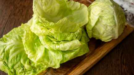 Больше не варите капусту для голубцов. Фудблогер показал «лучший» способ размягчить листья без воды