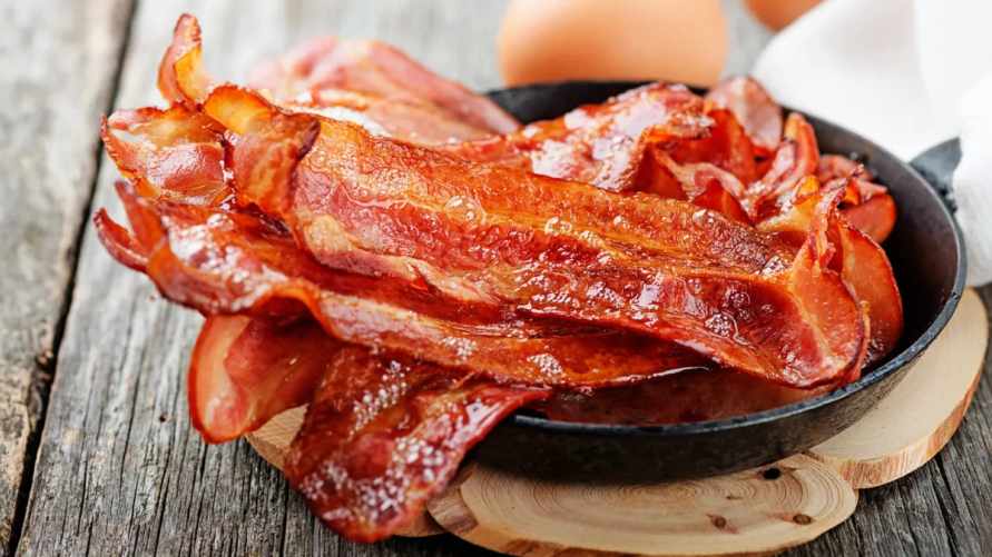 Как приготовить хрустящий бекон без масла? Кулинар показал самый простой способ
