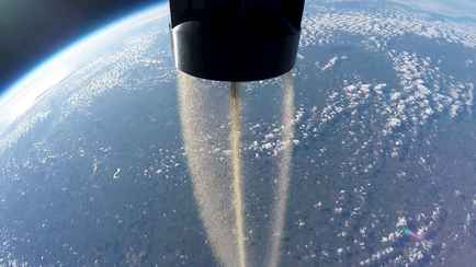 Похороны в космосе становятся все более популярными. Сколько стоит и как стать звездой после смерти?