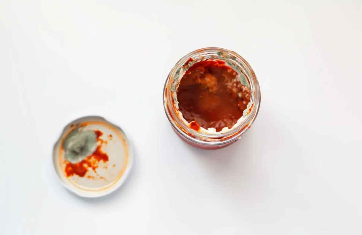 Можно ли есть томатную пасту, убрав плесень? Нашли 3 способа, как сохранить продукт надолго