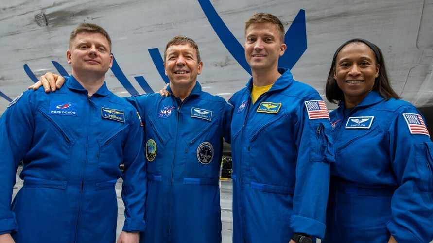 На фото экипаж Crew-8 NASA