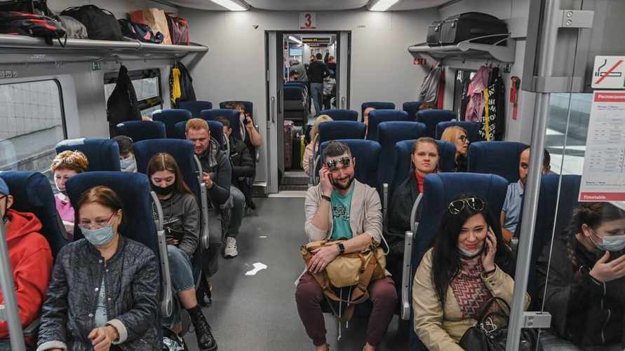 Власти Беларуси и России озвучили "комфортные тарифы" после отмены роуминга. Сколько дали минут, а сколько — трафика?