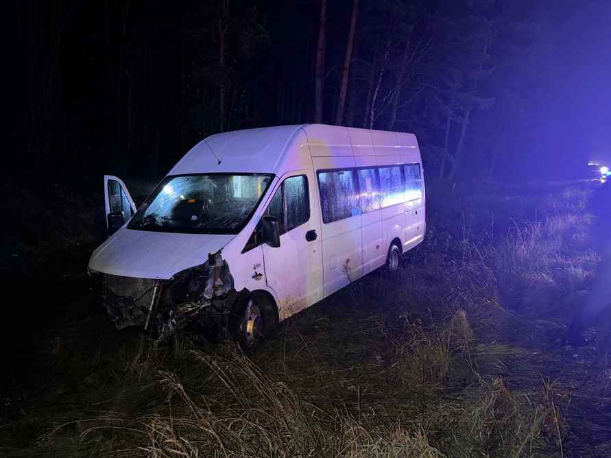 Под Борисовом маршрутка лоб в лоб столкнулась с легковушкой – двое в реанимации