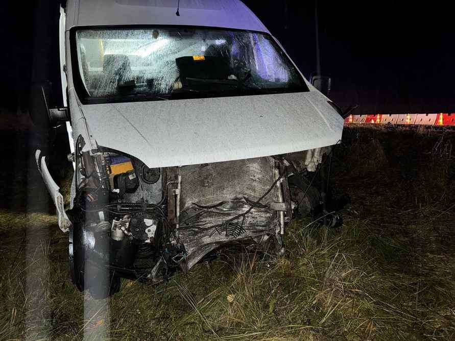 Под Борисовом маршрутка лоб в лоб столкнулась с легковушкой – двое в реанимации