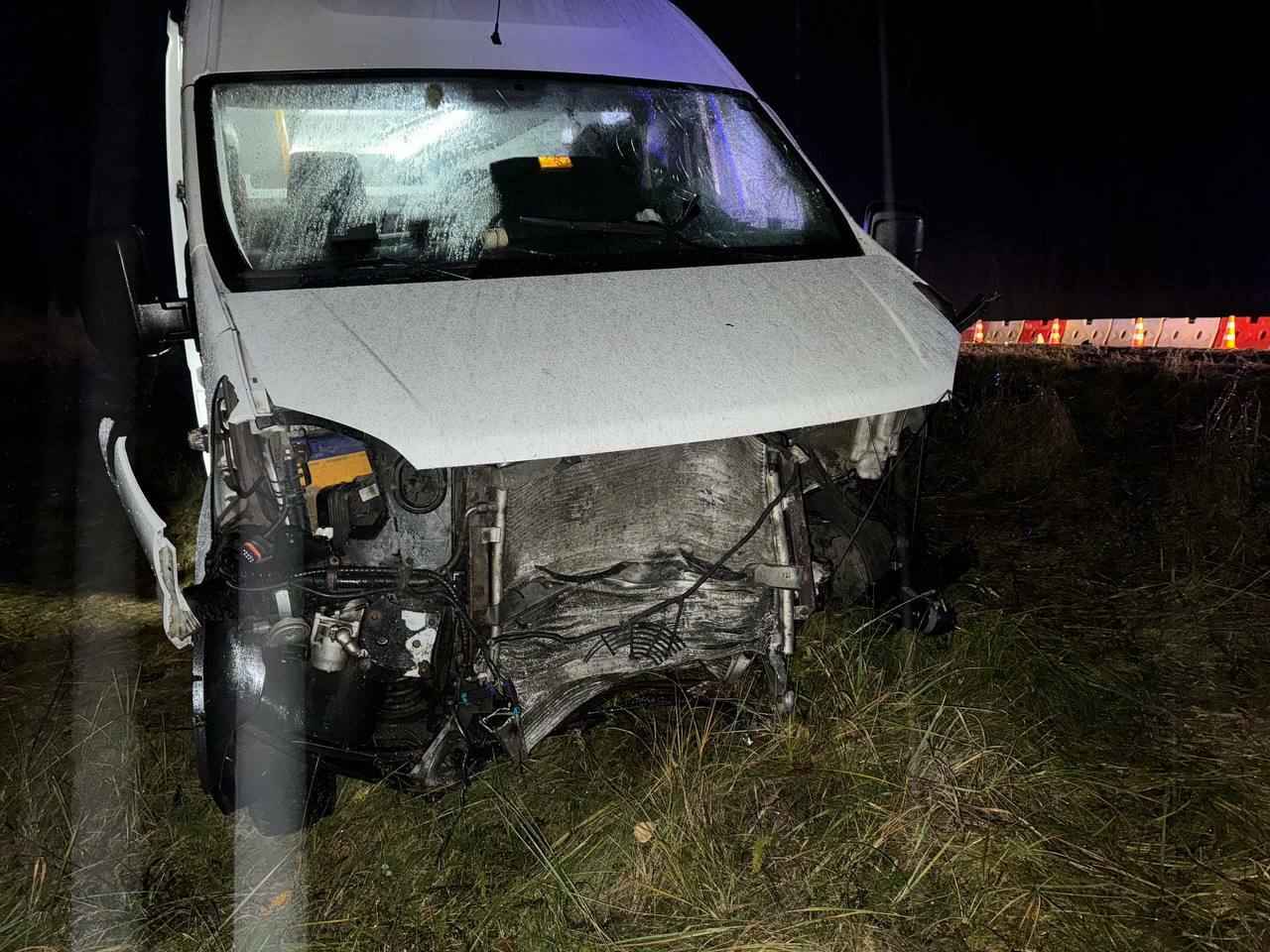 Под Борисовом маршрутка лоб в лоб столкнулась с легковушкой – двое в реанимации