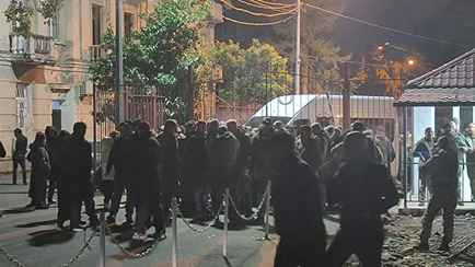 Оппозиция устроила потасовку с полицией у здания Службы госбезопасности Абхазии. Чего добиваются демонстранты?