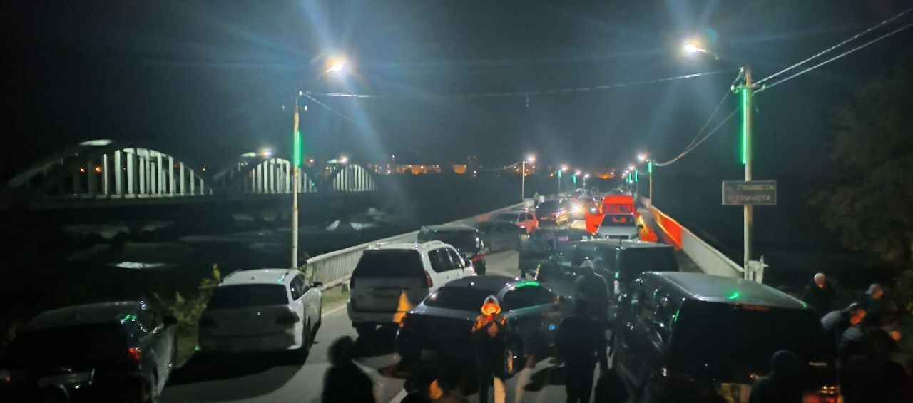 Оппозиция устроила потасовку с полицией у здания Службы госбезопасности Абхазии. Чего добиваются демонстранты?