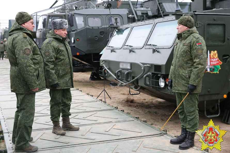 Хренин созвал оперативный сбор командного состава Вооруженных сил Беларуси. С какой целью?