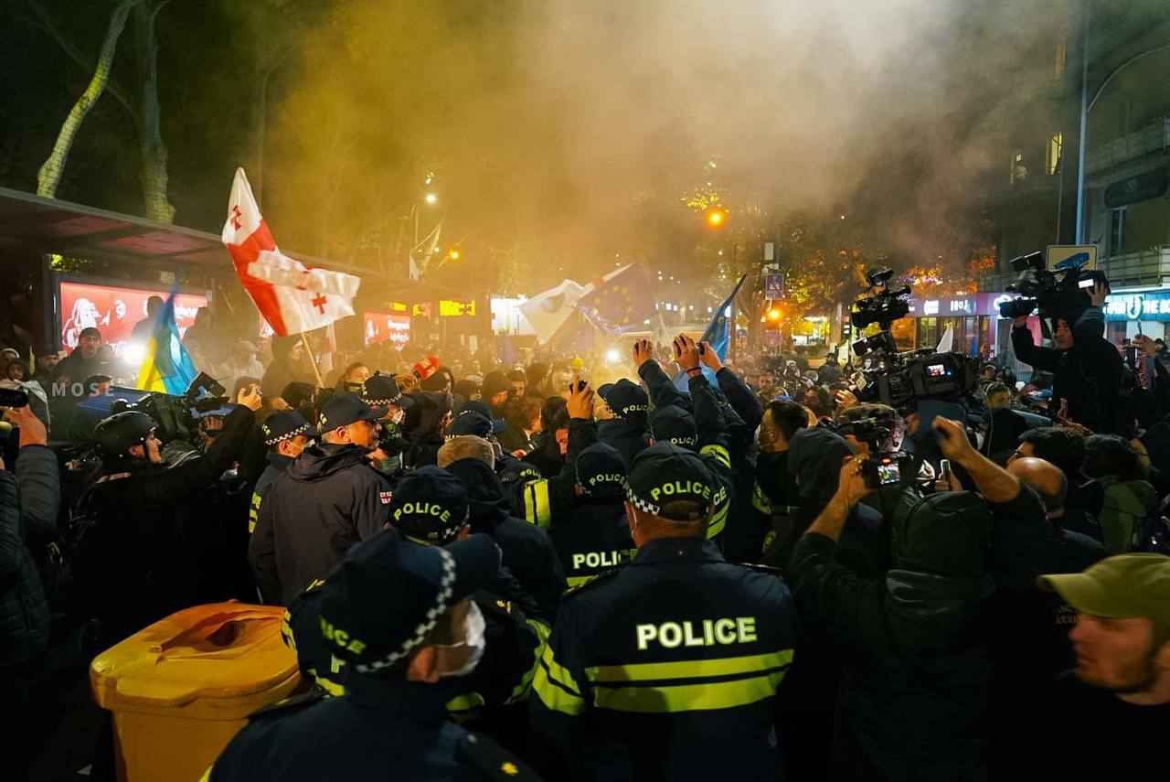 В Грузии полиция разогнала протестующих и снесла палаточный городок