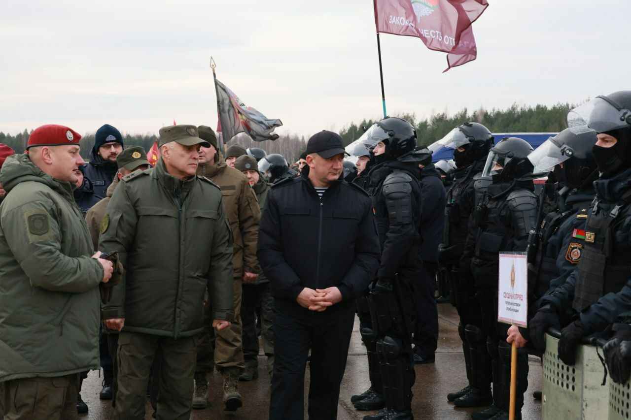 В МВД показали учения милиции перед президентскими выборами в Беларуси