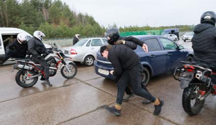 В МВД показали учения милиции перед президентскими выборами в Беларуси