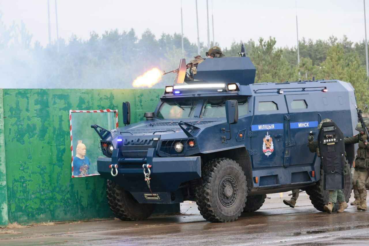 В МВД показали учения милиции перед президентскими выборами в Беларуси