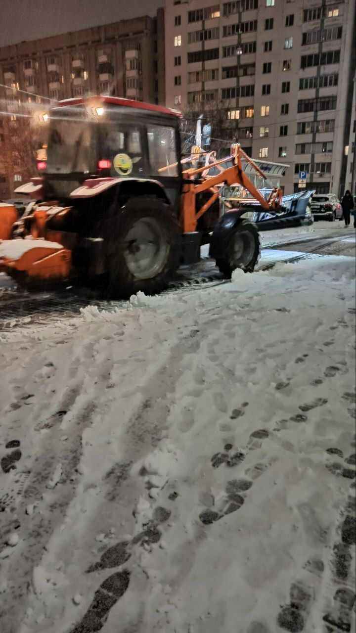 Белорусы поделились кадрами «настоящей зимы» и первых снеговиков, а ЖКХ перевели на усиленный режим