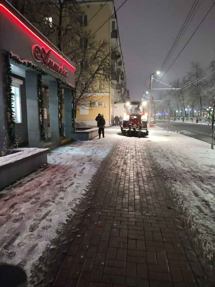 Белорусы поделились кадрами «настоящей зимы» и первых снеговиков, а ЖКХ перевели на усиленный режим