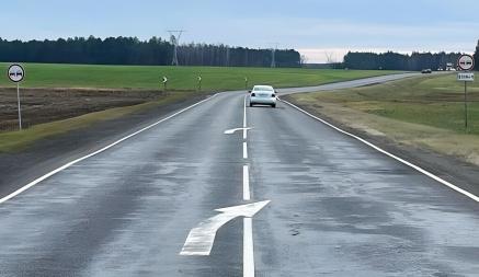 На дорогах Гомельской области нанесли новую разметку в виде кривых стрелок. В ГАИ рассказали зачем