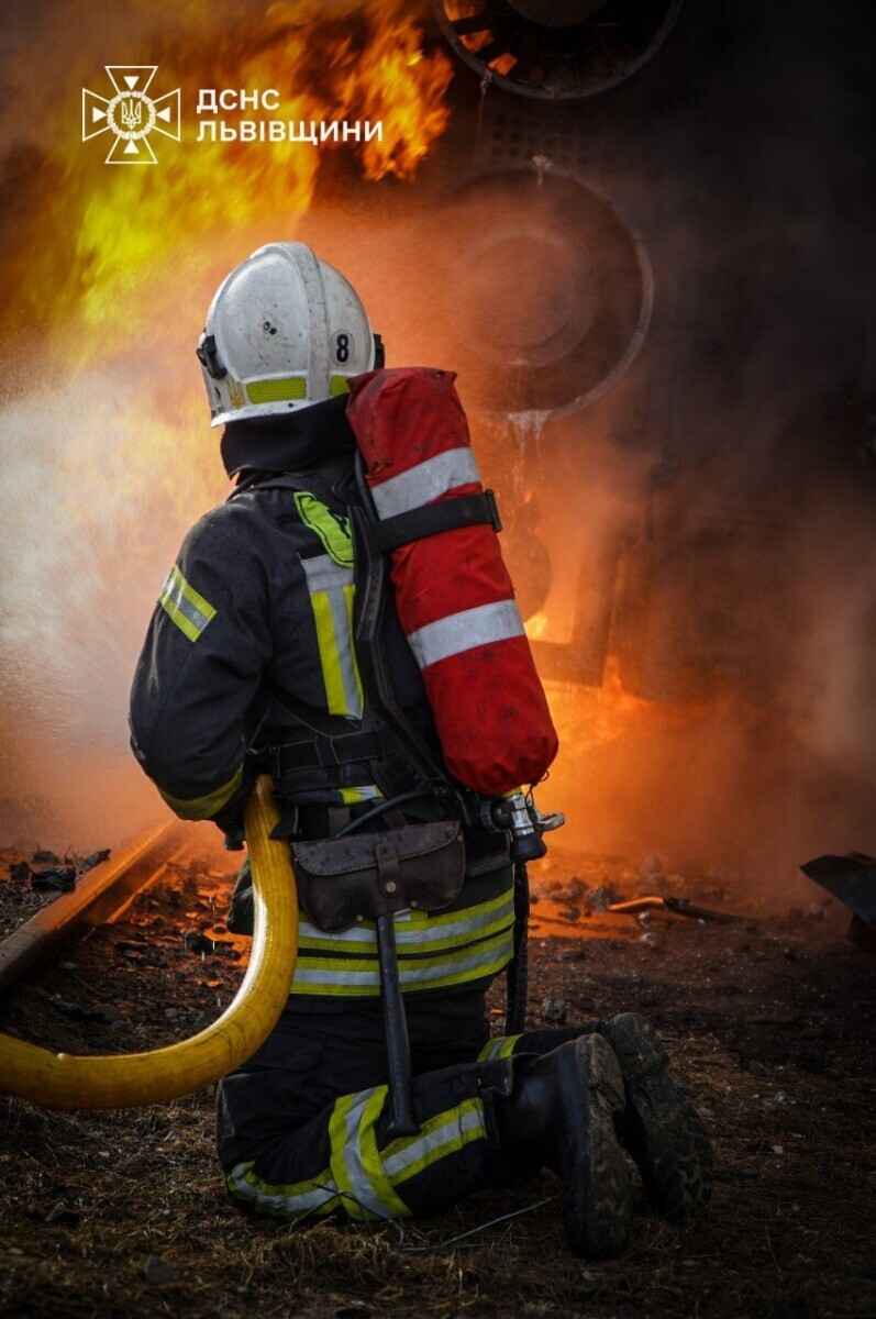 В украинских городах начались веерные отключения света и воды после массированного удара по объектам энергетики