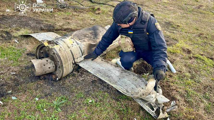 В украинских городах начались веерные отключения света и воды после массированного удара по объектам энергетики