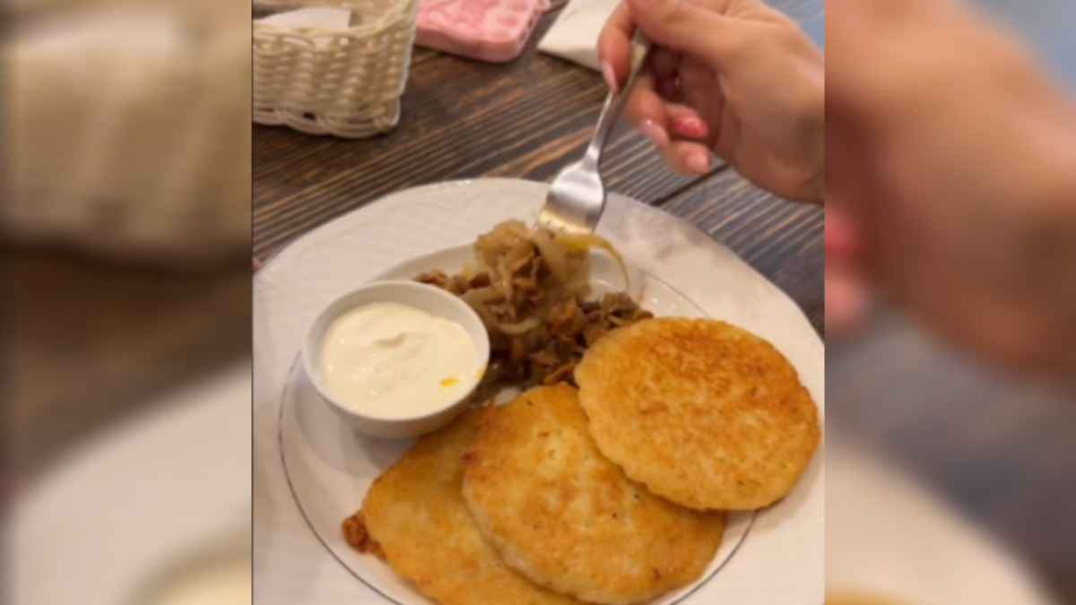"Как будто картошку из Кубы привозят" — Белоруска пожаловалась на "дороговатые" драники. Сколько заплатила за 3 штуки?