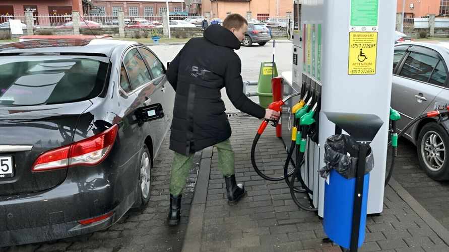 ГАИ предложила белорусам «сэкономить на топливе». Что нужно сделать перед поездкой?