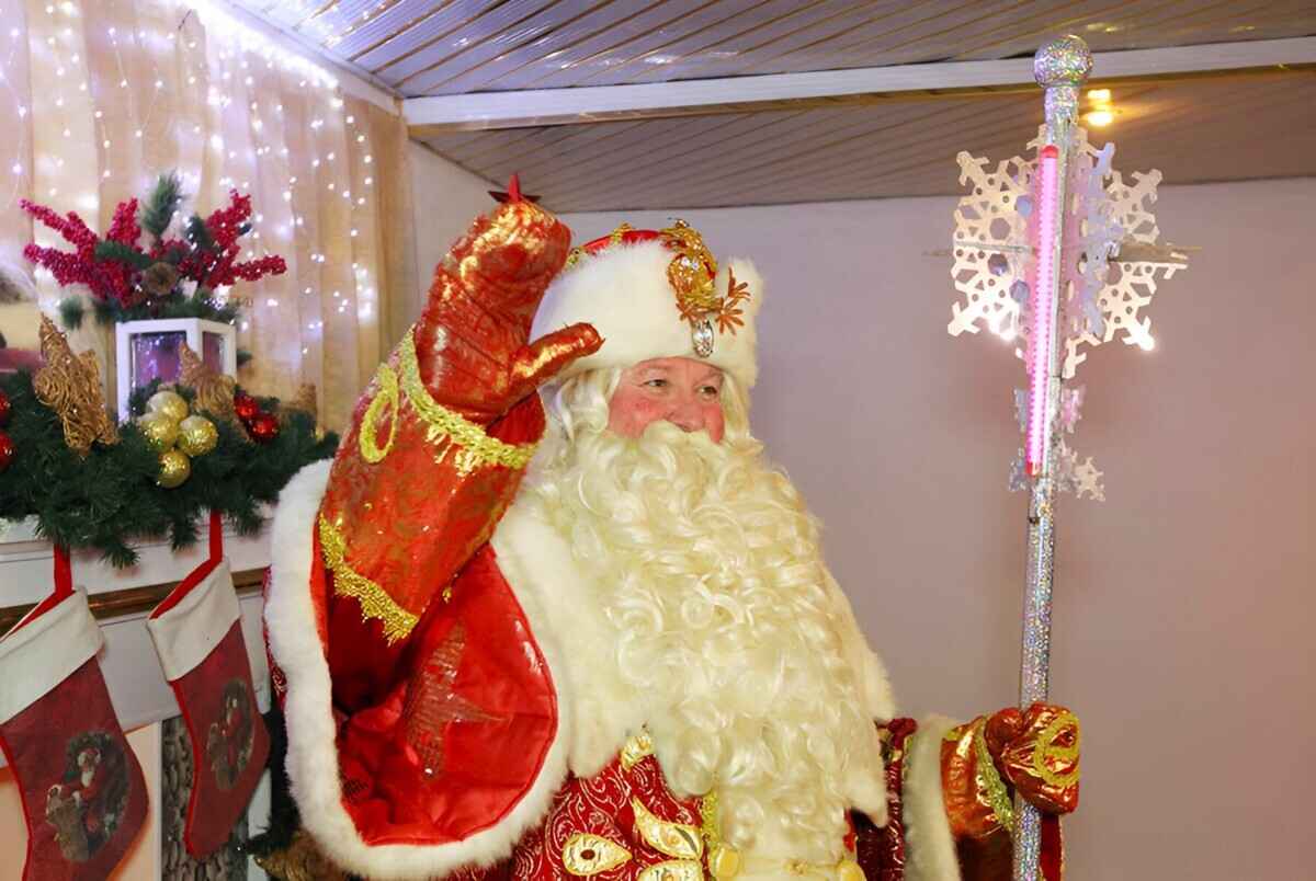 Главного Деда Мороза Минска переселили в торговый центр. Где найти?