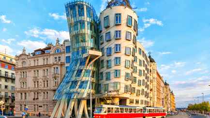 Эта европейская страна пообещала иностранцам зарплаты до 10000 BYN. Сколько водителям, инженерам и медсёстрам?