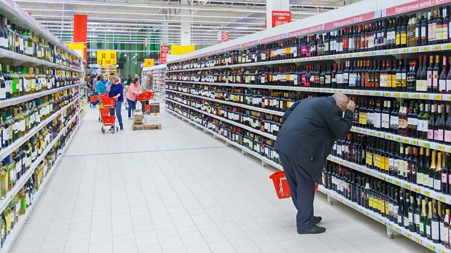 «Не должны находиться возле телевизора» - В МАРТ ответили, почему разрешили рекламу алкоголя на белорусском ТВ ночью