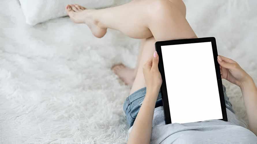 Мошенники от имени мобильного оператора заставили минчанку раздеться на камеру. Как?