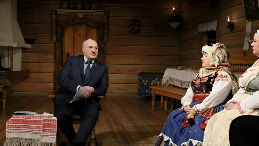 Лукашенко ввел правило 50/50 для финансирования гостеатров в Беларуси