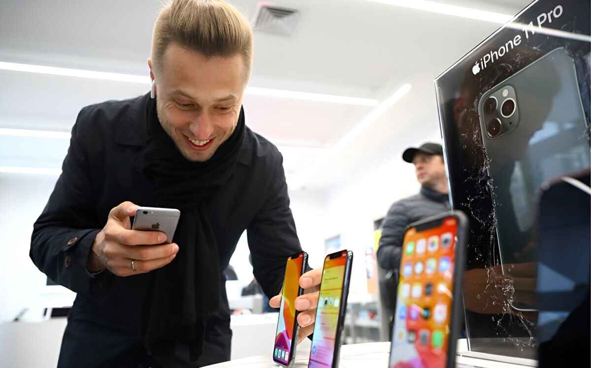 Скидки до 90%. Мобильные операторы Беларуси объявили "долгожданную распродажу". Где купить 2 смартфона по цене 1-го?