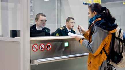 Россия с 1 декабря обязала иностранцев сдавать отпечатки пальцев в аэропортах. Коснётся ли белорусов?
