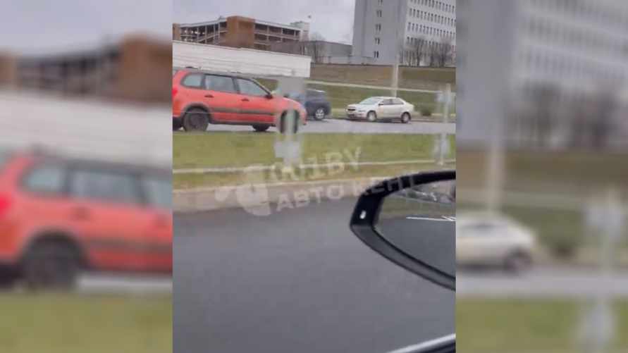 «Он сам в шоке!» - В TikTok показали, как легковушка неслась по встречной в Минске