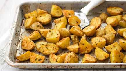 «Какая же она офигенная» — Тиктокер поделился идеей, как дома приготовить картошку «по-деревенски». Что удивило зрителей?